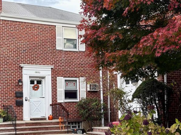 263-18 73 Avenue 2nd Floor, Glen Oaks NY 11004