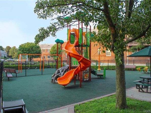 263-18 73 Avenue 2nd Floor, Glen Oaks NY 11004