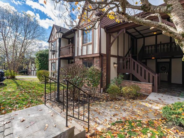 43 Foxwood Circle, Mount Kisco NY 10549