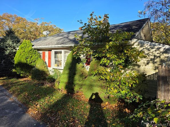4 Forest Street, Ronkonkoma NY 11779