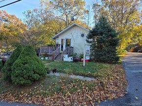 4 Forest Street, Ronkonkoma NY 11779