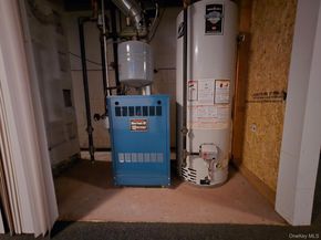 4 Forest Street, Ronkonkoma NY 11779