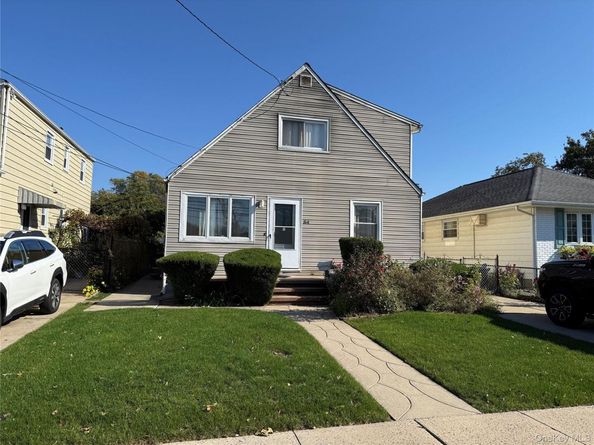 34 Carleton Street, Westbury NY 11590