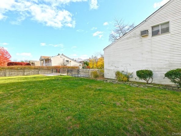 22 Suttonwood Drive, Commack NY 11725