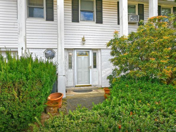 22 Suttonwood Drive, Commack NY 11725