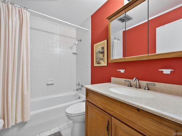 6 Anchorage Lane 5A, Oyster Bay NY 11771