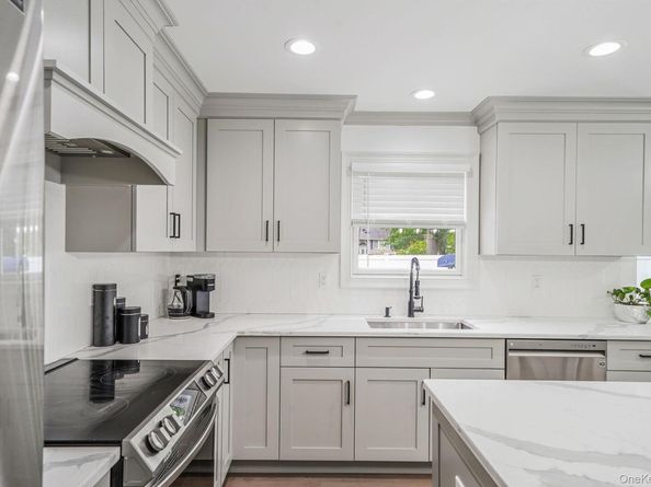 122 4th Street, Saint James NY 11780