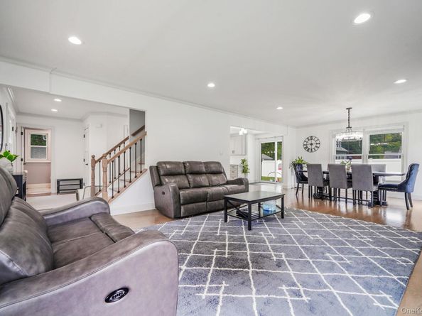 122 4th Street, Saint James NY 11780