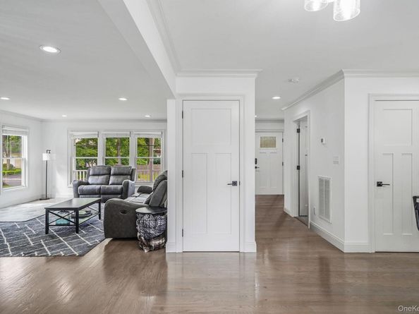 122 4th Street, Saint James NY 11780