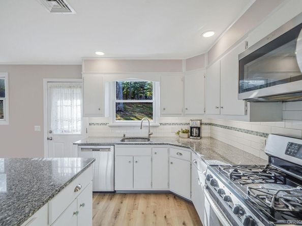 12 Harbor Beach Road, Miller Place NY 11764