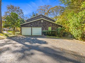 29 Winter Lane, Dix Hills NY 11746
