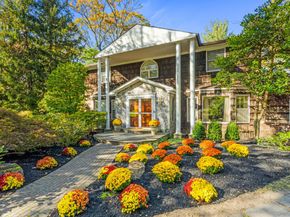 29 Winter Lane, Dix Hills NY 11746