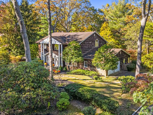 29 Winter Lane, Dix Hills NY 11746