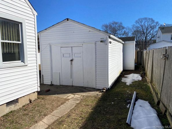 9 Beechwood Drive, Shirley NY 11967