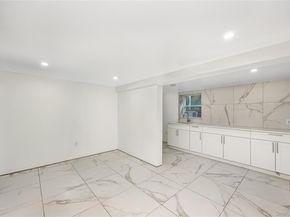 22011 139th Avenue, Springfield Gardens NY 11413