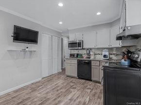 34 Hedge Lane, Westbury NY 11590