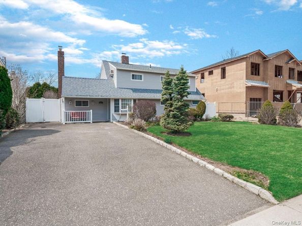 34 Hedge Lane, Westbury NY 11590