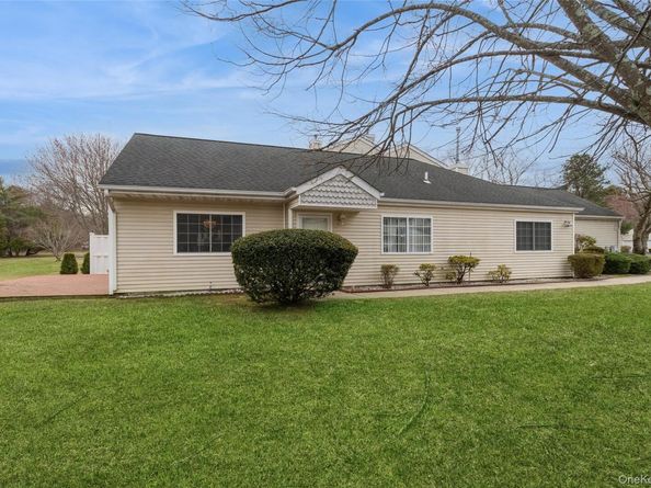 202 Gothic Circle, Manorville NY 11949