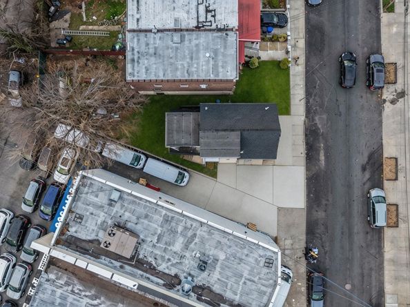 1148 E 211th Street, Bronx NY 10469