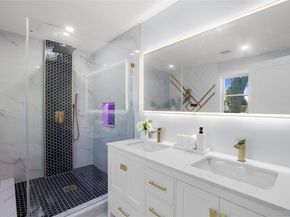 10 Crown Lane, Westbury NY 11590