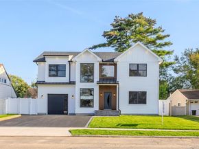 10 Crown Lane, Westbury NY 11590