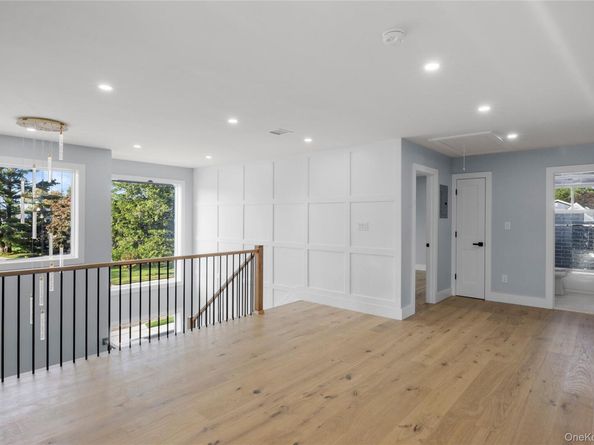 10 Crown Lane, Westbury NY 11590