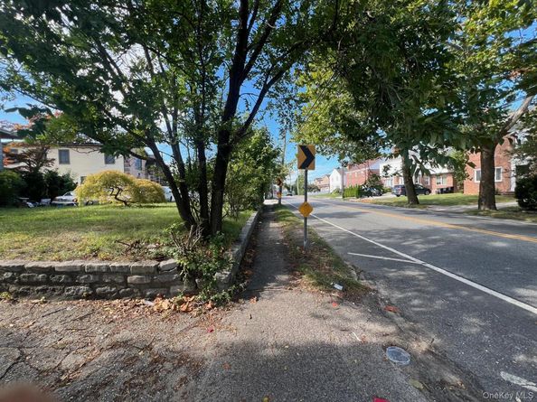 761 W Broadway, Woodmere NY 11598