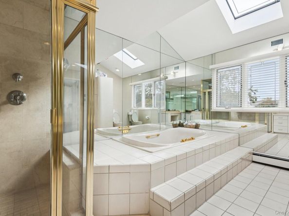 987 S End, Woodmere NY 11598