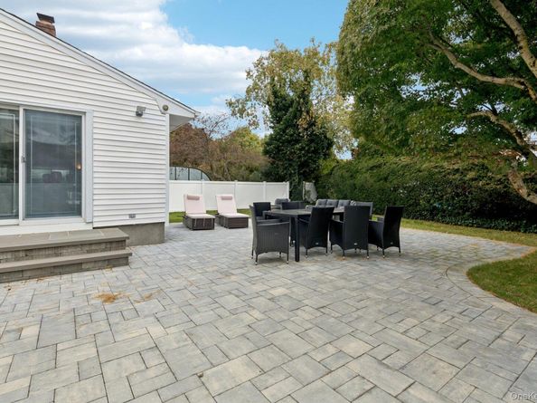 987 S End, Woodmere NY 11598