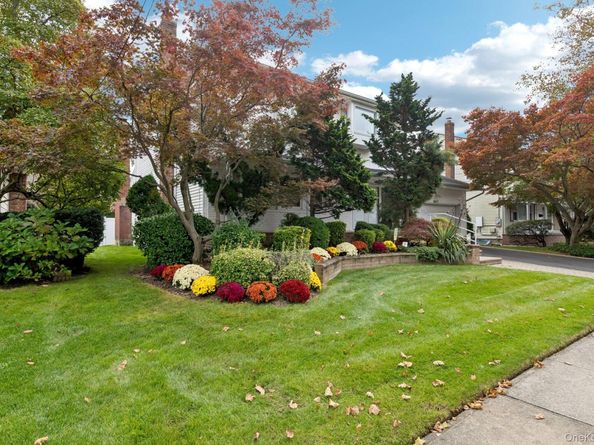 987 S End, Woodmere NY 11598