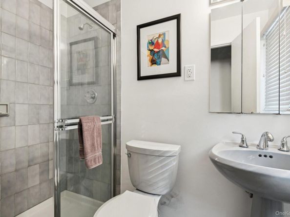 987 S End, Woodmere NY 11598