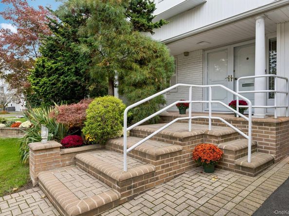 987 S End, Woodmere NY 11598