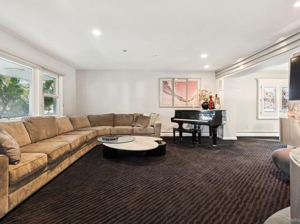 987 S End, Woodmere NY 11598