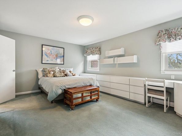 987 S End, Woodmere NY 11598