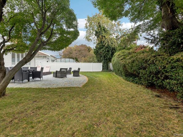 987 S End, Woodmere NY 11598