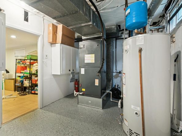 987 S End, Woodmere NY 11598