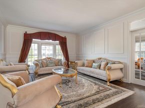 26 Legends Circle, Melville NY 11747