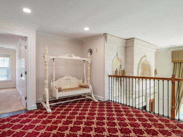 26 Legends Circle, Melville NY 11747