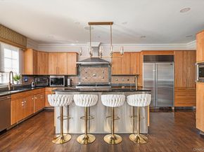26 Legends Circle, Melville NY 11747