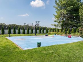 26 Legends Circle, Melville NY 11747