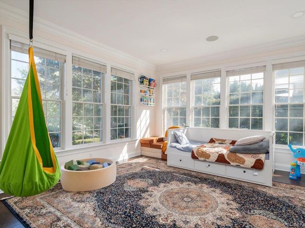26 Legends Circle, Melville NY 11747