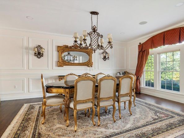 26 Legends Circle, Melville NY 11747