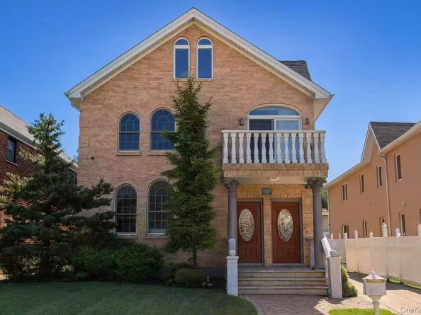 213-58 35 ave, Bayside NY 11361