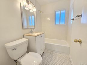 265 Edmunton I 12, North Babylon NY 11703