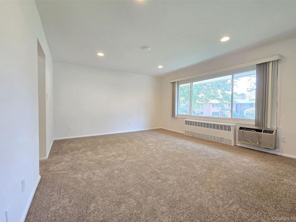 265 Edmunton I 12, North Babylon NY 11703