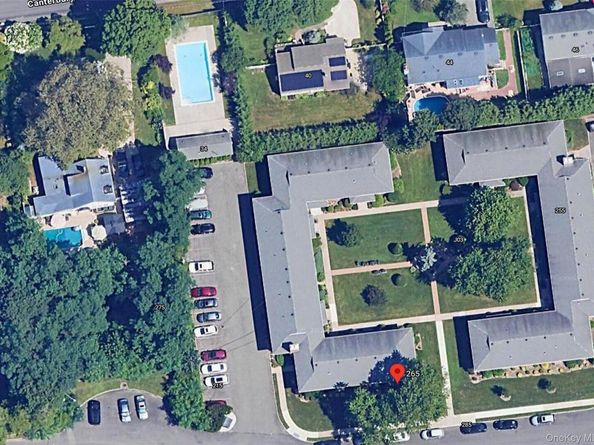 265 Edmunton I 12, North Babylon NY 11703