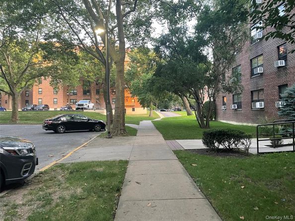 212-12 73 Avenue 5C, Bayside NY 11364
