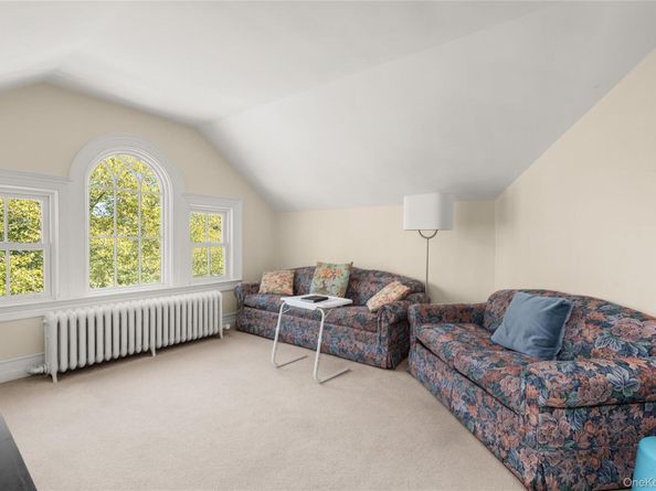 28 S Montgomery Avenue, Bay Shore NY 11706