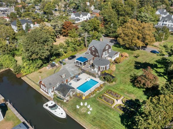 28 S Montgomery Avenue, Bay Shore NY 11706