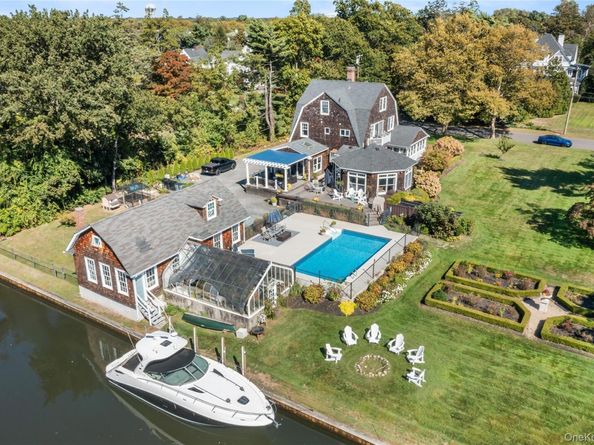 28 S Montgomery Avenue, Bay Shore NY 11706